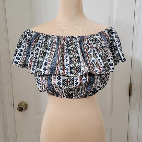 Hollister Size M On or Off-Shoulder Ruffle Crop Top, Excellent Used Condition - Picture 1 of 10